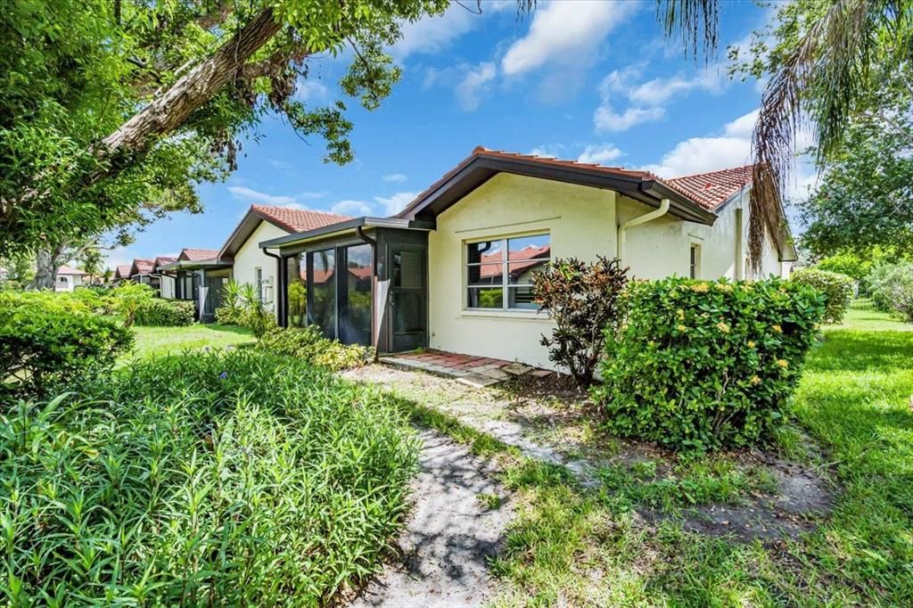 Active With Contract: $1,950 (2 beds, 2 baths, 1498 Square Feet)