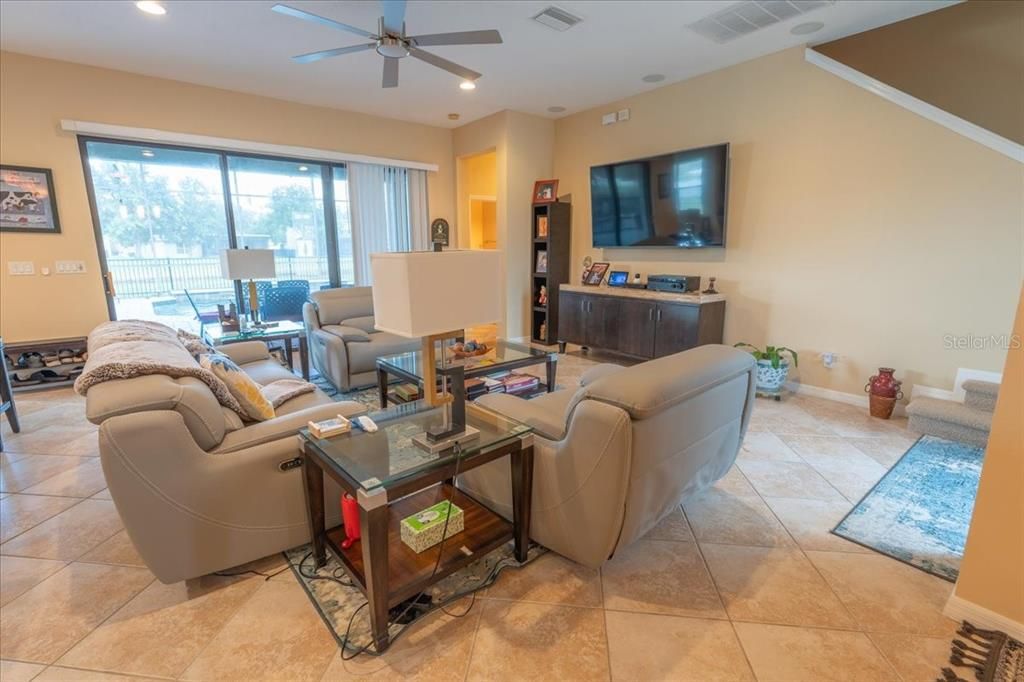 合同活跃: $540,000 (3 贝兹, 2 浴室, 2514 平方英尺)