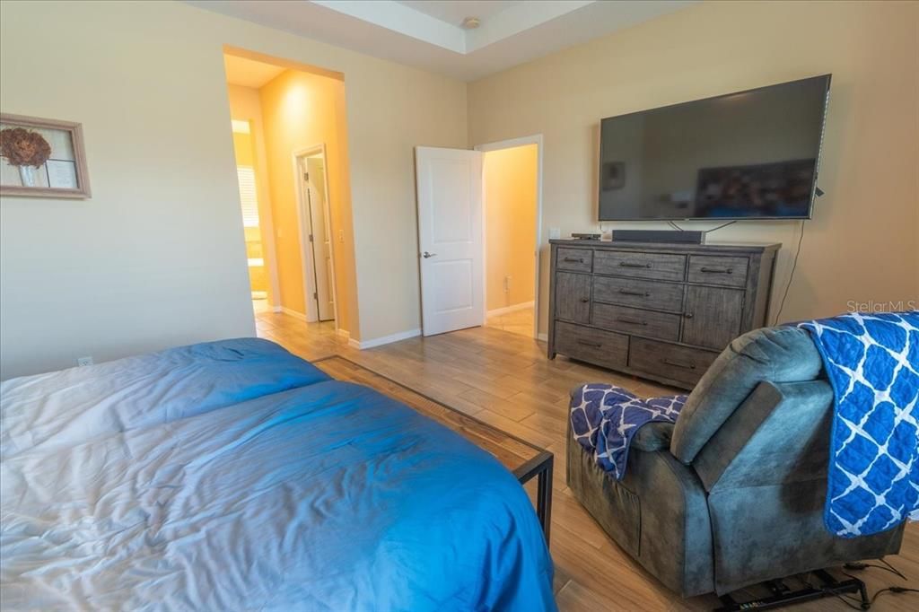 合同活跃: $540,000 (3 贝兹, 2 浴室, 2514 平方英尺)