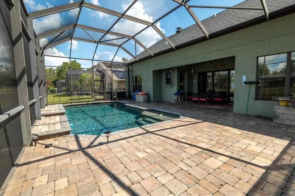 合同活跃: $540,000 (3 贝兹, 2 浴室, 2514 平方英尺)