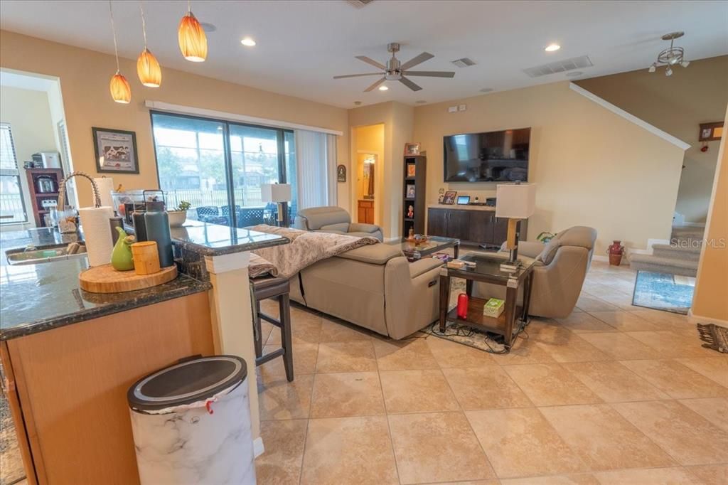 合同活跃: $540,000 (3 贝兹, 2 浴室, 2514 平方英尺)