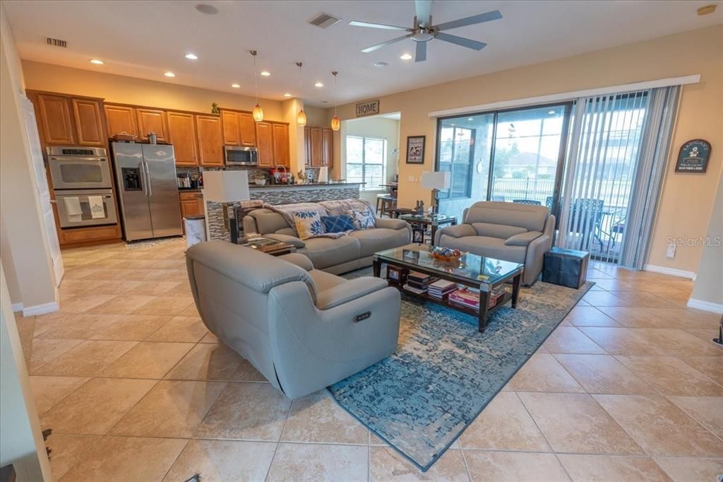 合同活跃: $540,000 (3 贝兹, 2 浴室, 2514 平方英尺)