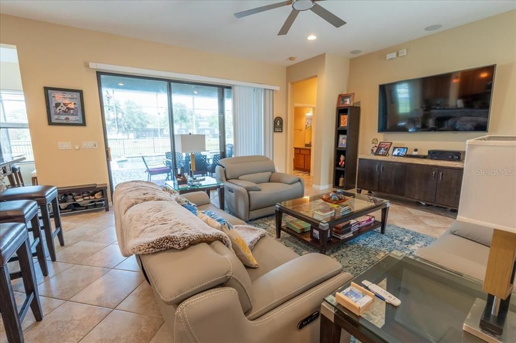 合同活跃: $540,000 (3 贝兹, 2 浴室, 2514 平方英尺)