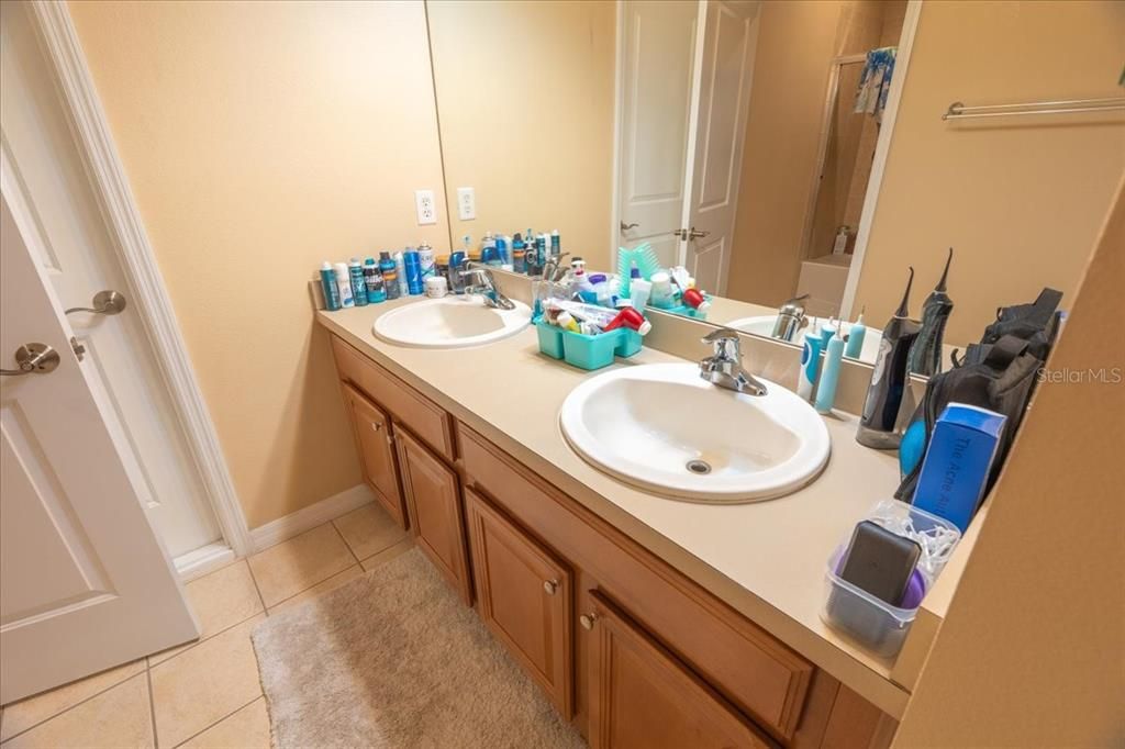 合同活跃: $540,000 (3 贝兹, 2 浴室, 2514 平方英尺)