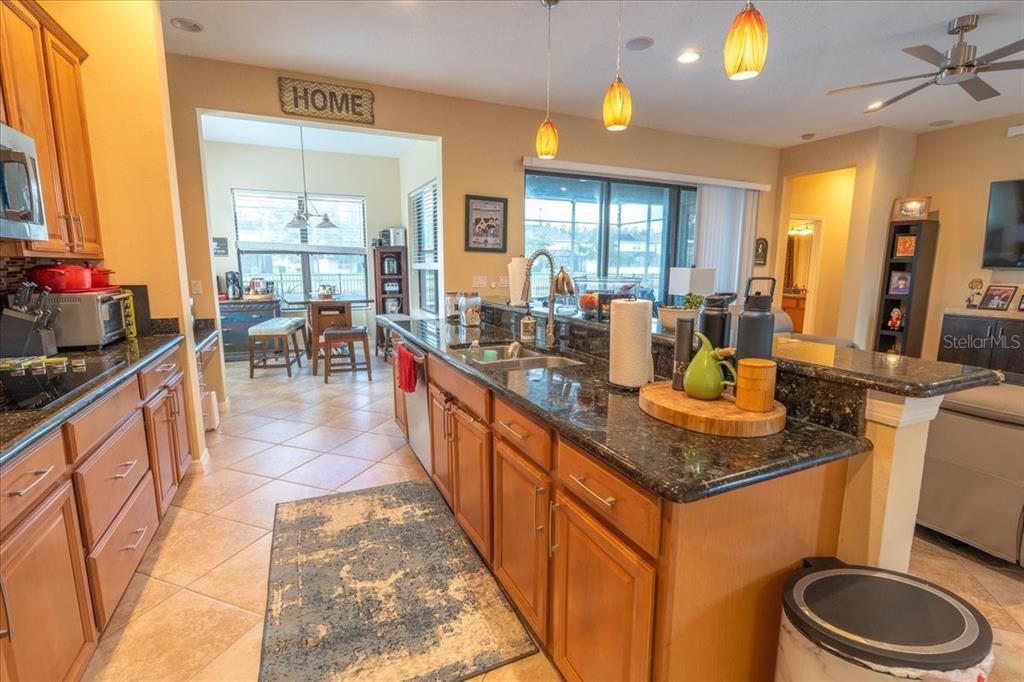 合同活跃: $540,000 (3 贝兹, 2 浴室, 2514 平方英尺)