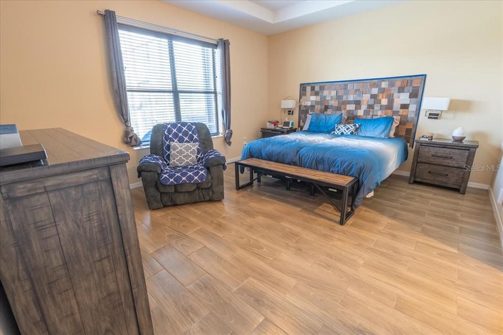 合同活跃: $540,000 (3 贝兹, 2 浴室, 2514 平方英尺)