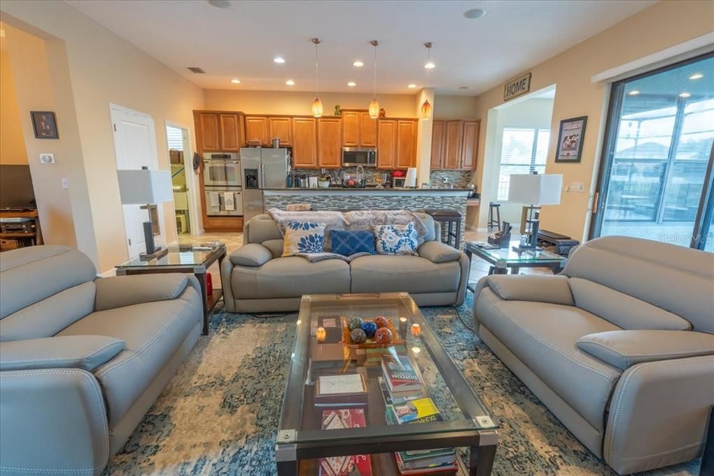 合同活跃: $540,000 (3 贝兹, 2 浴室, 2514 平方英尺)