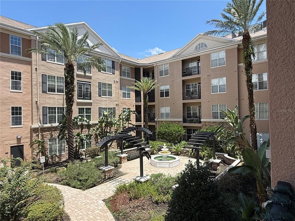 Activo con contrato: $1,745 (2 camas, 1 baños, 996 Pies cuadrados)