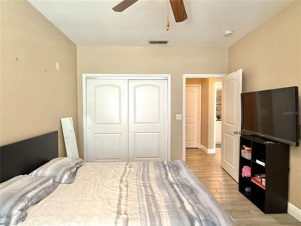 Activo con contrato: $1,745 (2 camas, 1 baños, 996 Pies cuadrados)