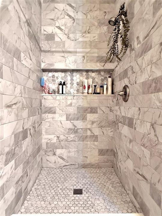 Activo con contrato: $1,745 (2 camas, 1 baños, 996 Pies cuadrados)