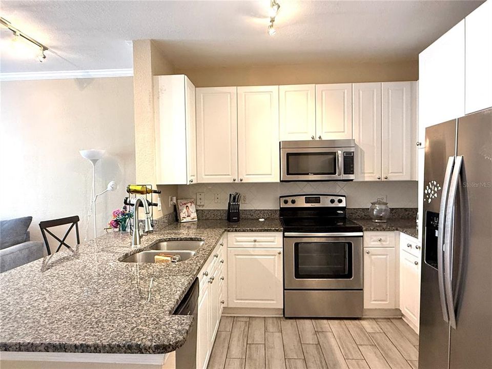 Activo con contrato: $1,745 (2 camas, 1 baños, 996 Pies cuadrados)