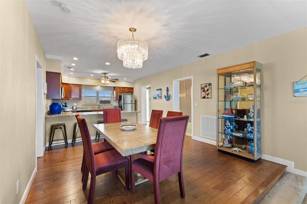 На продажу: $1,165,000 (2 спален, 2 ванн, 1795 Квадратных фут)