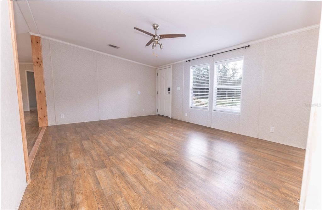 Active With Contract: $208,000 (3 beds, 2 baths, 1680 Square Feet)