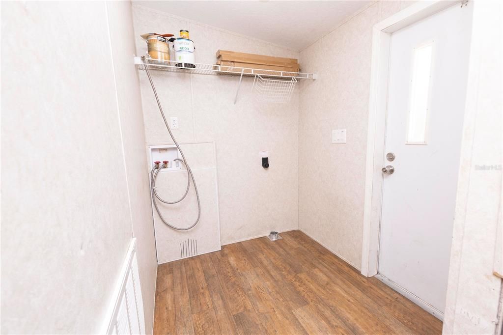 Active With Contract: $208,000 (3 beds, 2 baths, 1680 Square Feet)