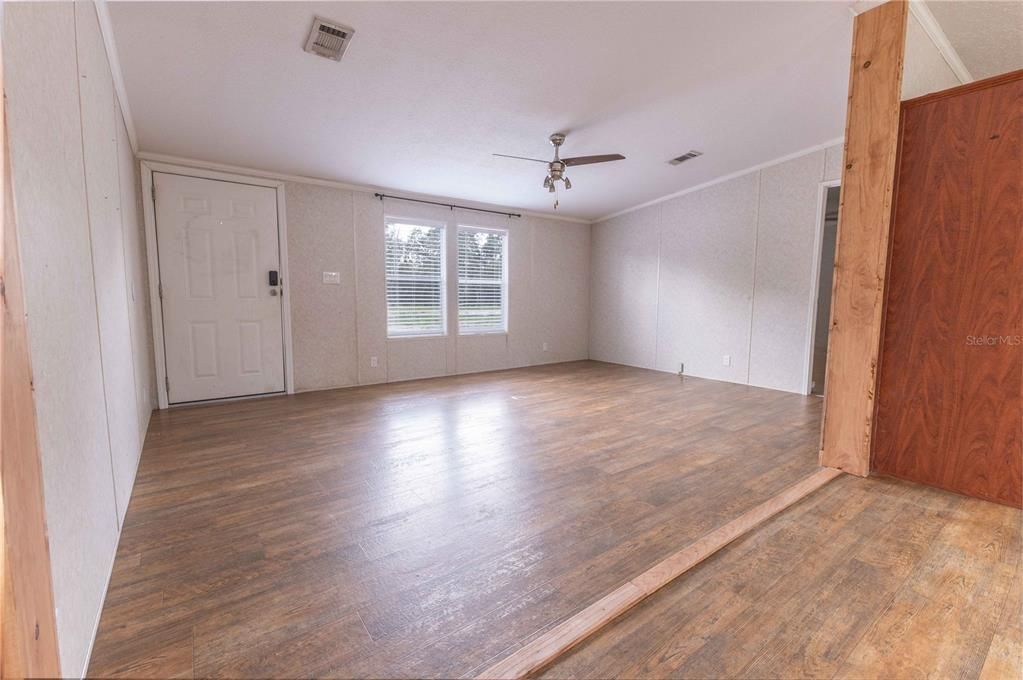 Active With Contract: $208,000 (3 beds, 2 baths, 1680 Square Feet)