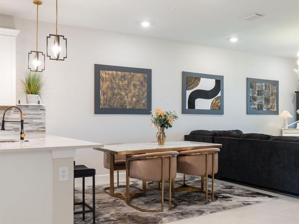 Activo con contrato: $399,999 (2 camas, 2 baños, 1442 Pies cuadrados)