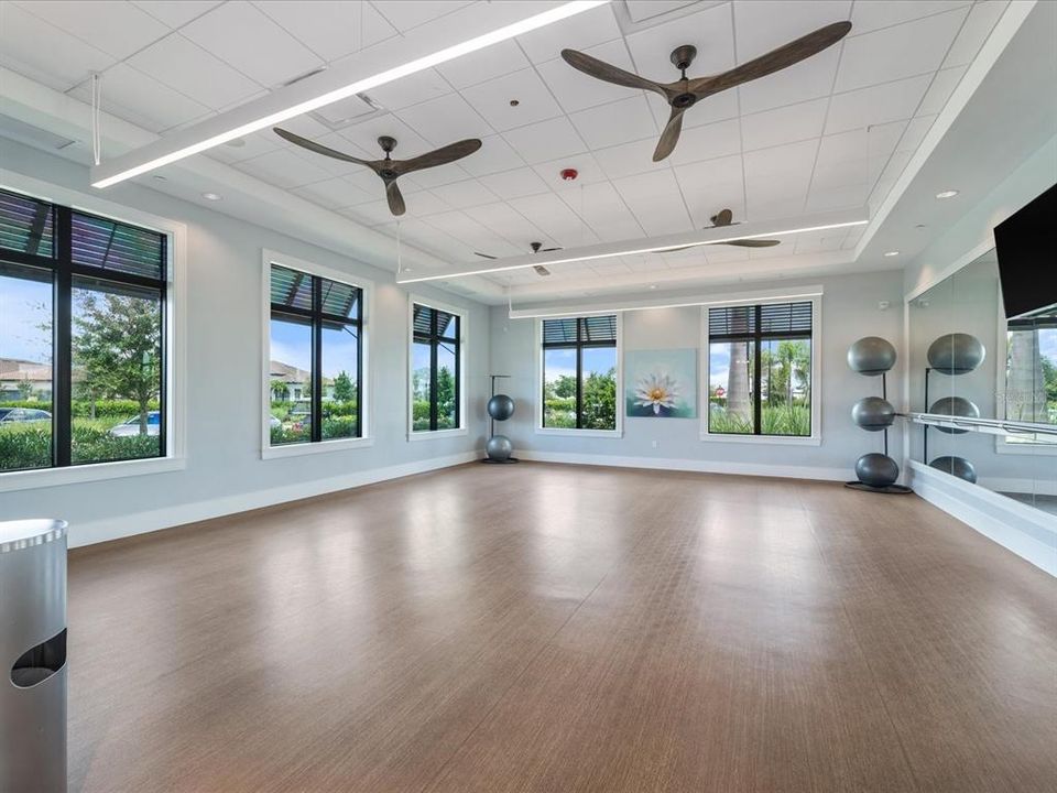 Activo con contrato: $399,999 (2 camas, 2 baños, 1442 Pies cuadrados)