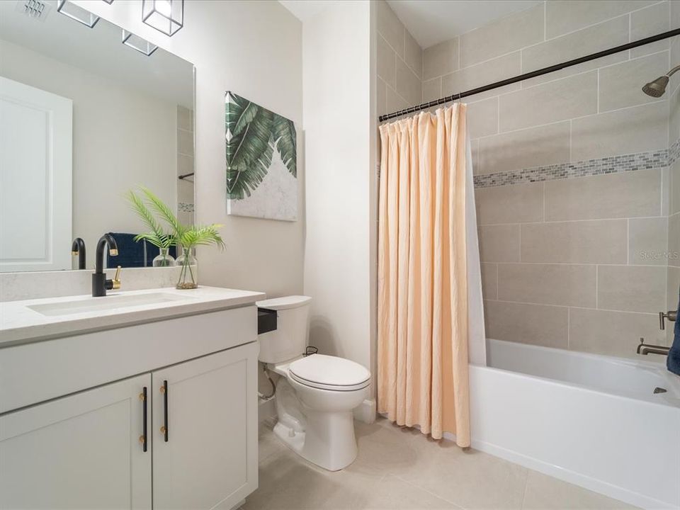 Activo con contrato: $399,999 (2 camas, 2 baños, 1442 Pies cuadrados)