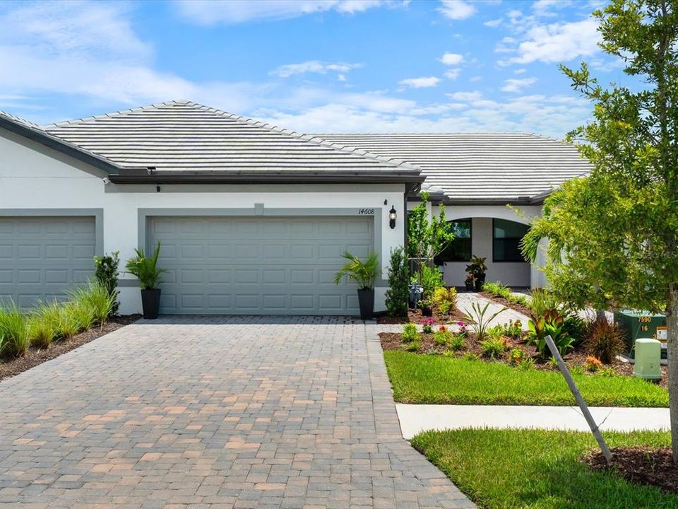 Activo con contrato: $399,999 (2 camas, 2 baños, 1442 Pies cuadrados)