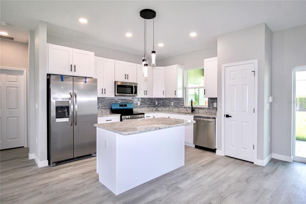 En Venta: $366,900 (3 camas, 3 baños, 1723 Pies cuadrados)