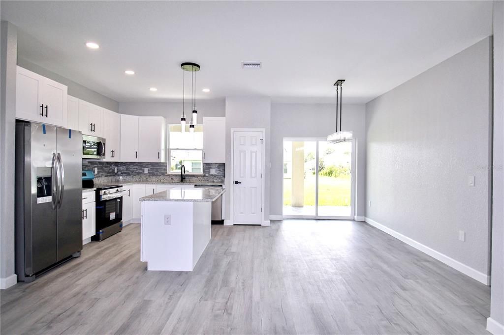 En Venta: $366,900 (3 camas, 3 baños, 1723 Pies cuadrados)