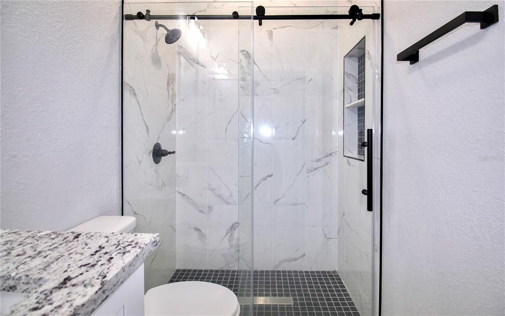 En Venta: $366,900 (3 camas, 3 baños, 1723 Pies cuadrados)