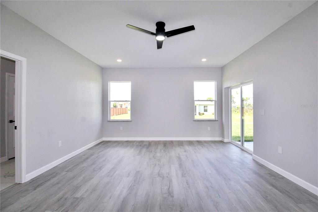 En Venta: $366,900 (3 camas, 3 baños, 1723 Pies cuadrados)