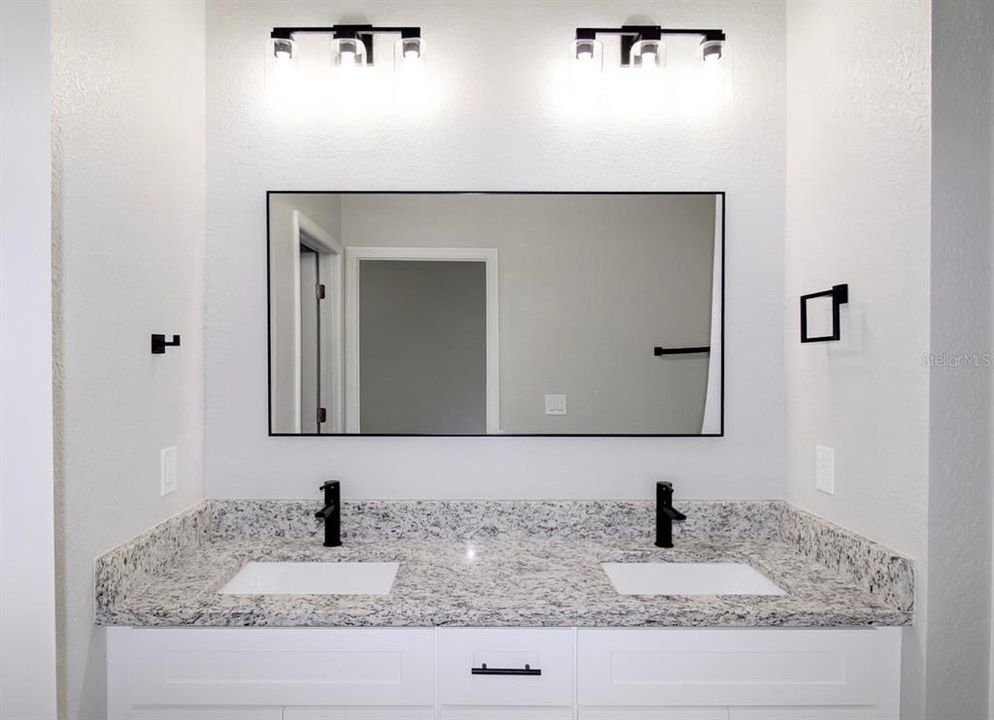 En Venta: $366,900 (3 camas, 3 baños, 1723 Pies cuadrados)