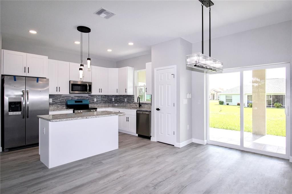 En Venta: $366,900 (3 camas, 3 baños, 1723 Pies cuadrados)