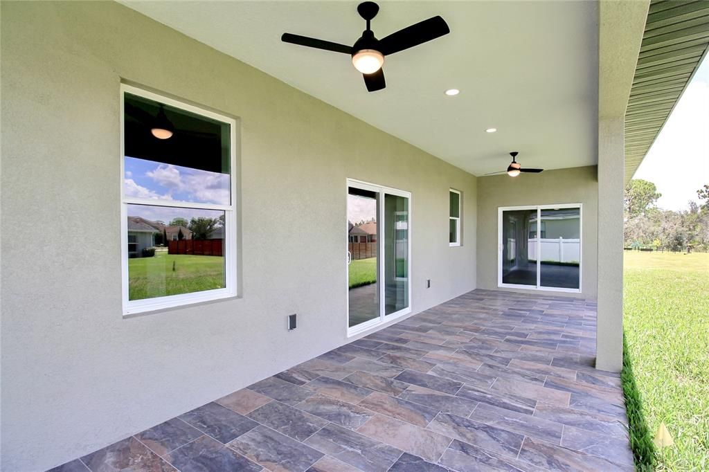 En Venta: $366,900 (3 camas, 3 baños, 1723 Pies cuadrados)