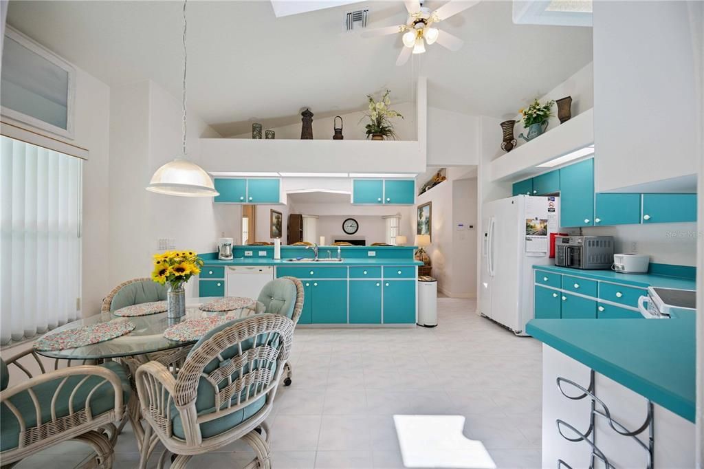 В аренду: $4,000 (3 спален, 2 ванн, 2108 Квадратных фут)