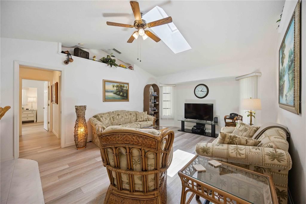 В аренду: $4,000 (3 спален, 2 ванн, 2108 Квадратных фут)