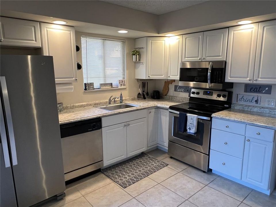 For Sale: $246,400 (3 beds, 2 baths, 1371 Square Feet)