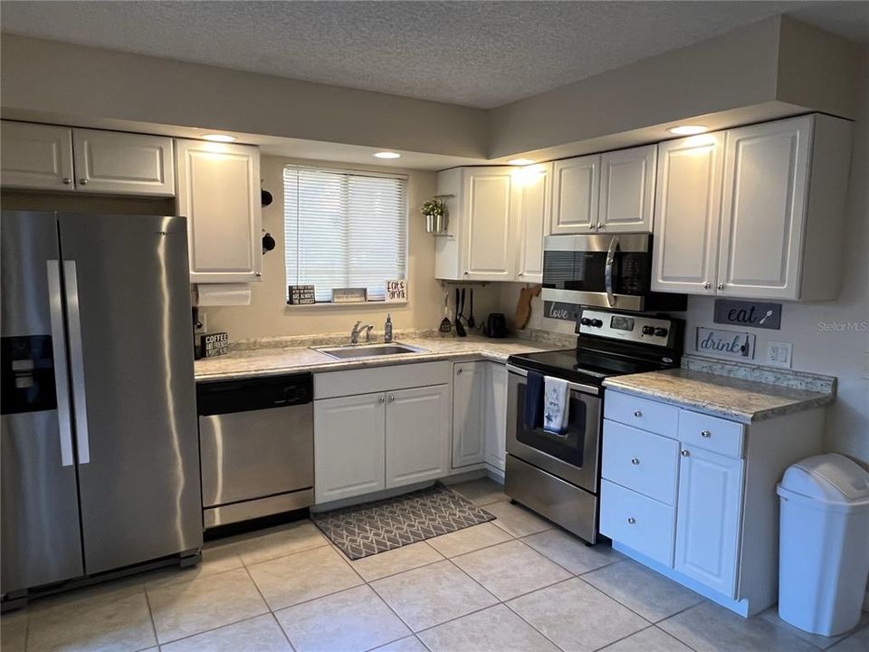 For Sale: $246,400 (3 beds, 2 baths, 1371 Square Feet)