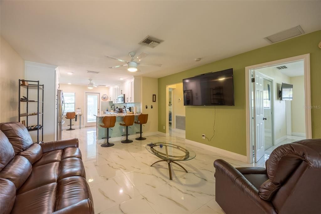 待售: $750,000 (4 贝兹, 0 浴室, 1960 平方英尺)