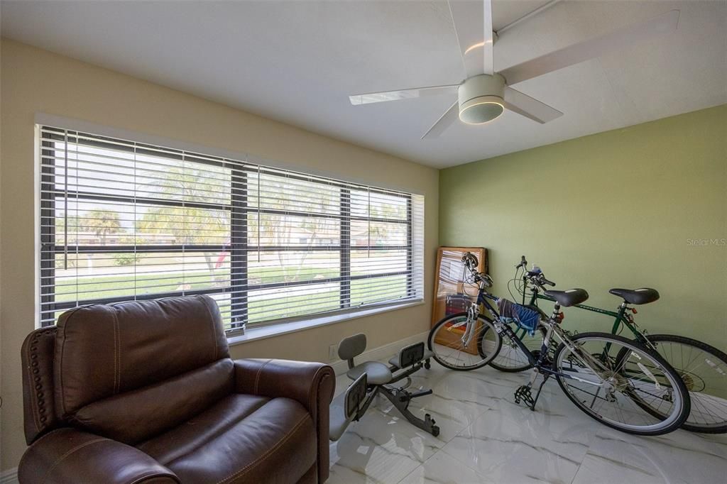 待售: $750,000 (4 贝兹, 0 浴室, 1960 平方英尺)