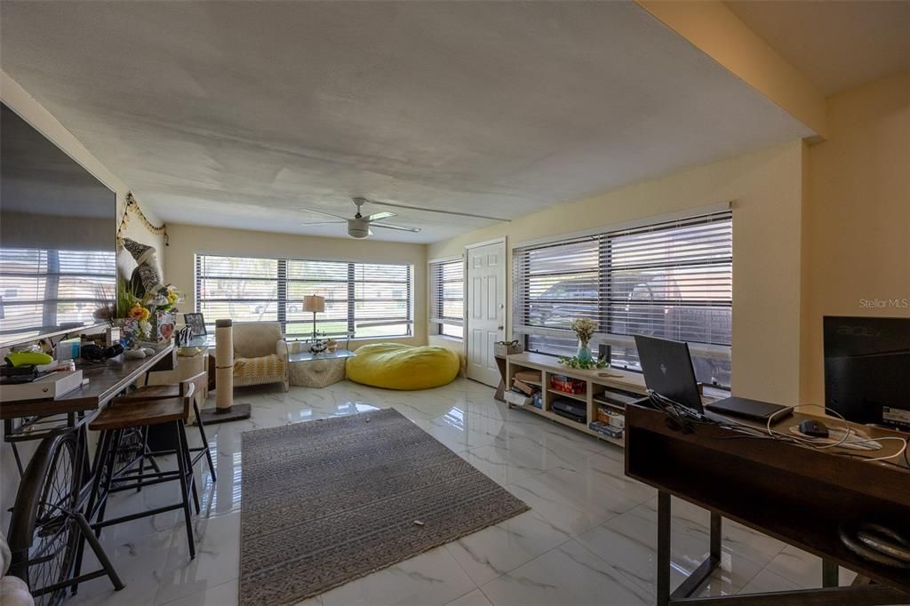 待售: $750,000 (4 贝兹, 0 浴室, 1960 平方英尺)