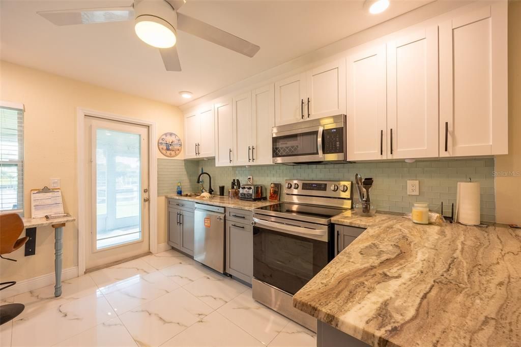 待售: $750,000 (4 贝兹, 0 浴室, 1960 平方英尺)