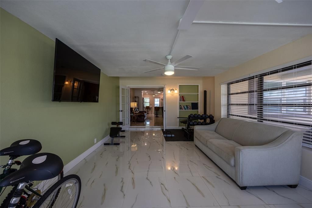 待售: $750,000 (4 贝兹, 0 浴室, 1960 平方英尺)