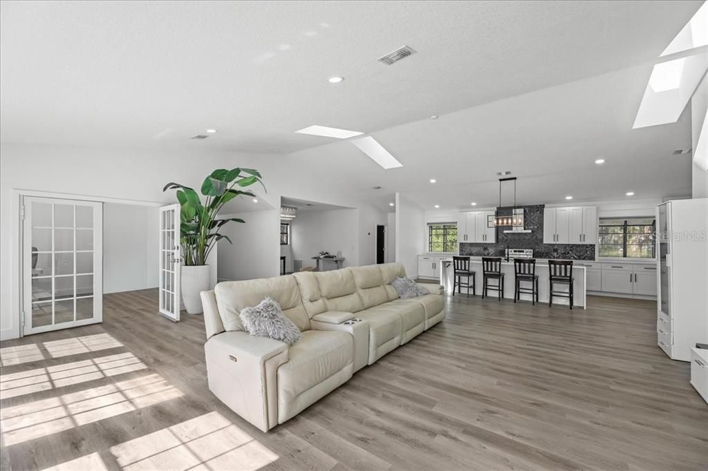 En Venta: $1,190,000 (5 camas, 4 baños, 4783 Pies cuadrados)