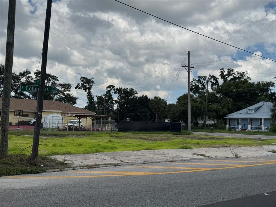 待售: $690,000 (0.25 acres)
