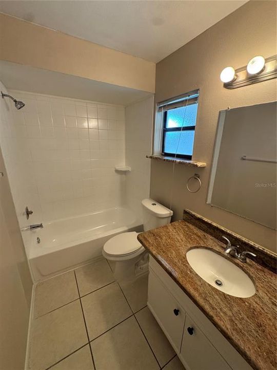 合同活跃: $349,000 (3 贝兹, 2 浴室, 1338 平方英尺)