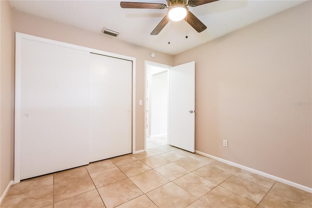 合同活跃: $349,000 (3 贝兹, 2 浴室, 1338 平方英尺)