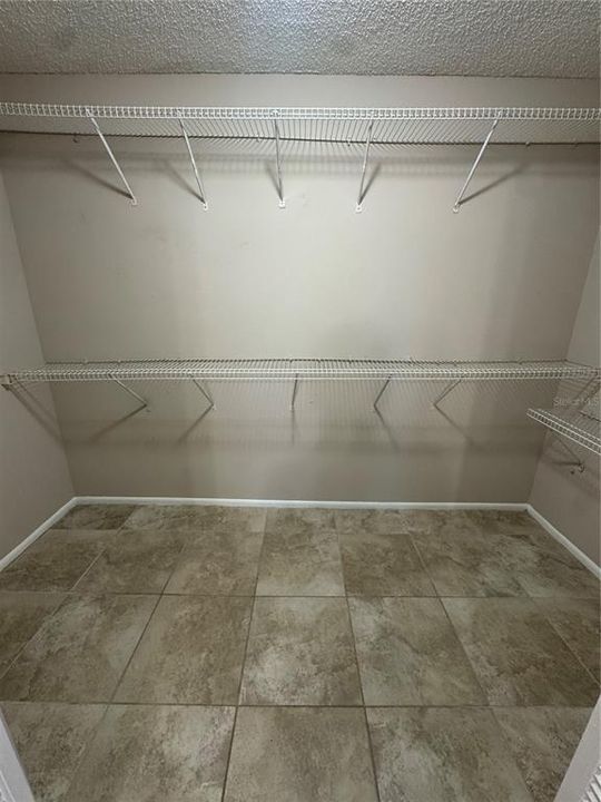 合同活跃: $349,000 (3 贝兹, 2 浴室, 1338 平方英尺)