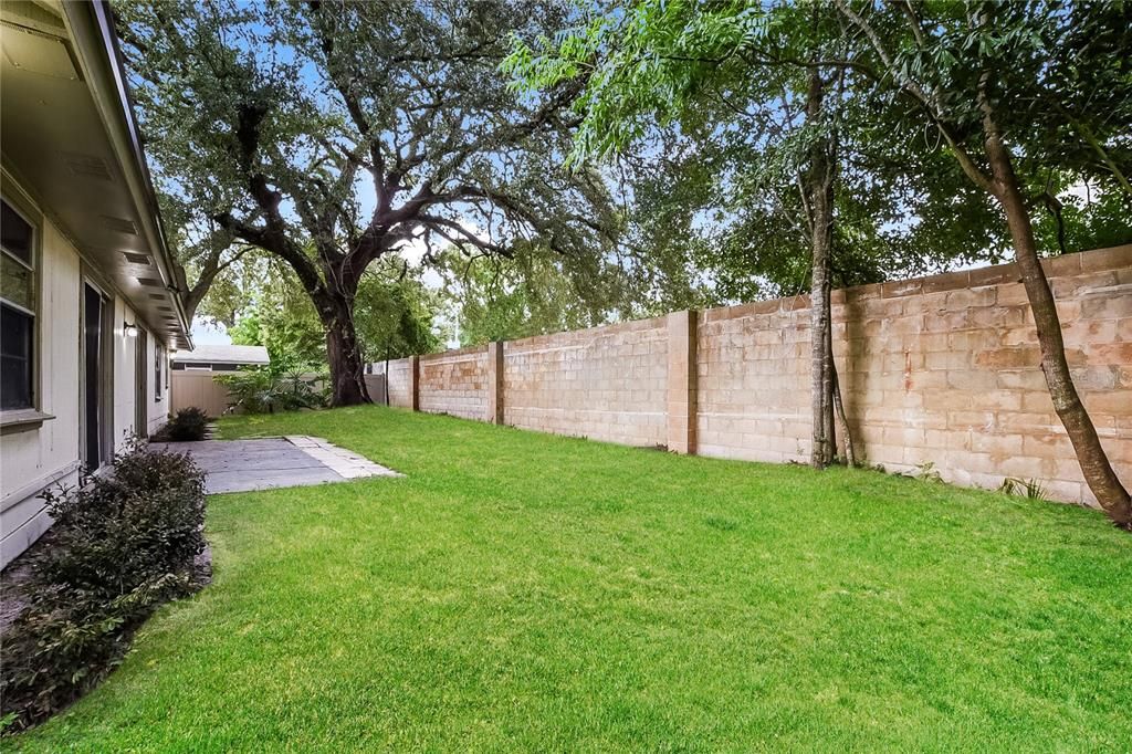 合同活跃: $349,000 (3 贝兹, 2 浴室, 1338 平方英尺)