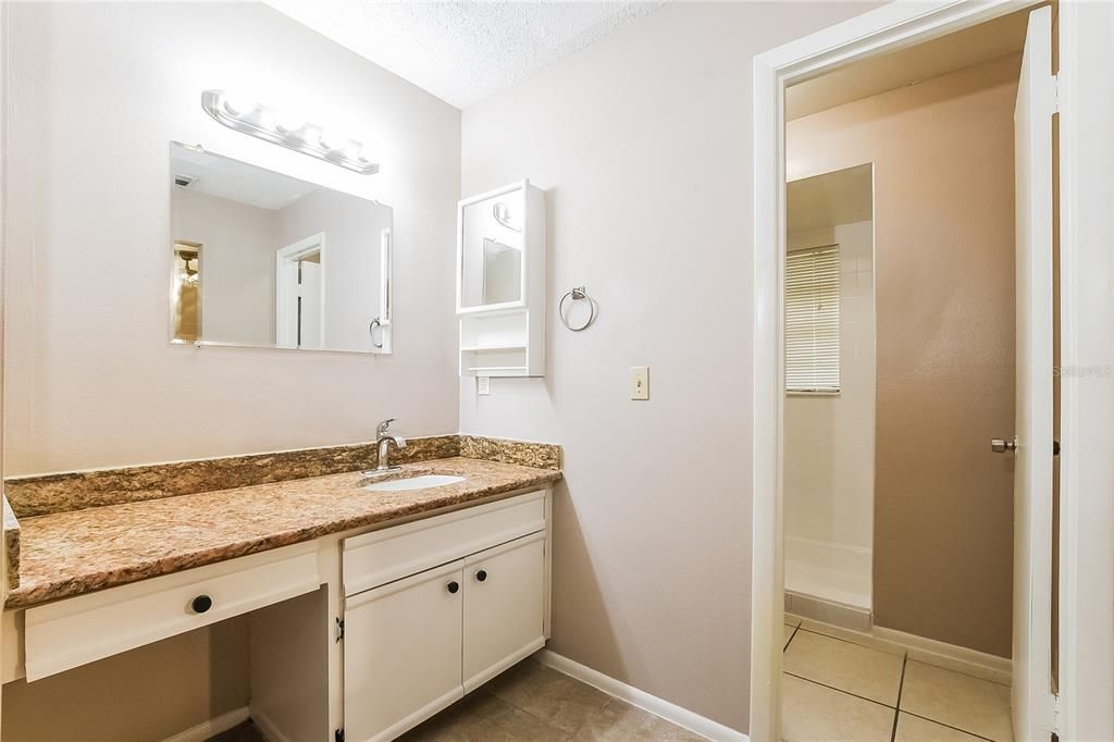 合同活跃: $349,000 (3 贝兹, 2 浴室, 1338 平方英尺)