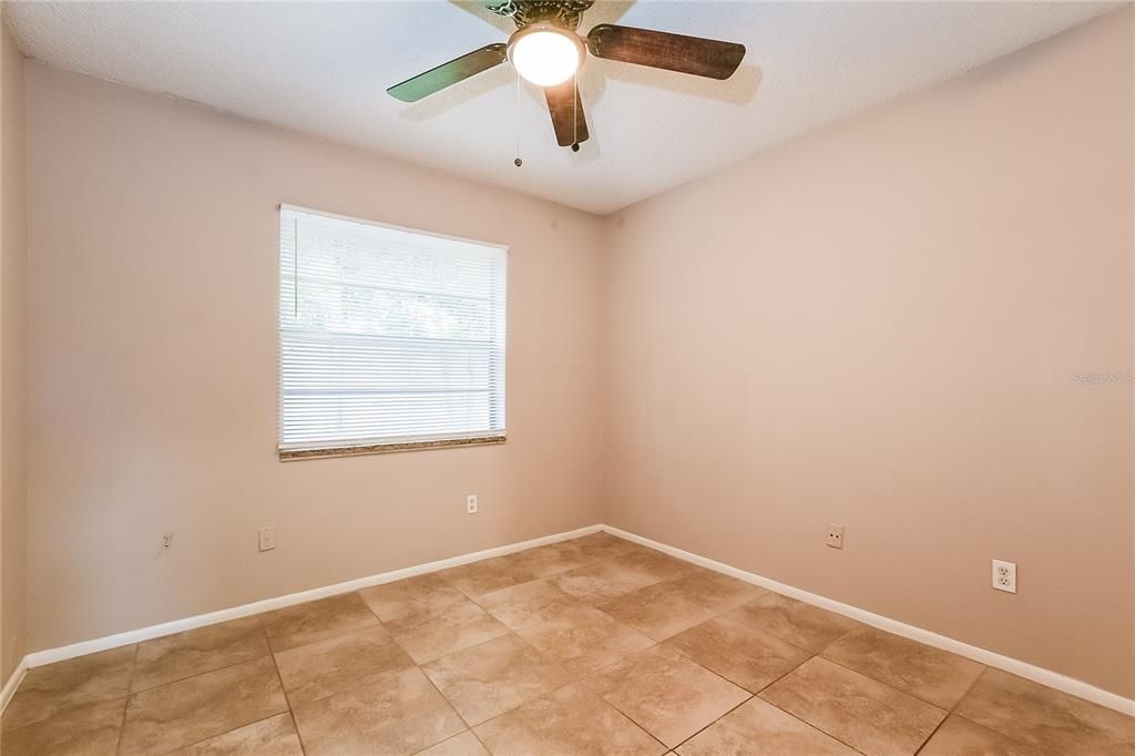 合同活跃: $349,000 (3 贝兹, 2 浴室, 1338 平方英尺)