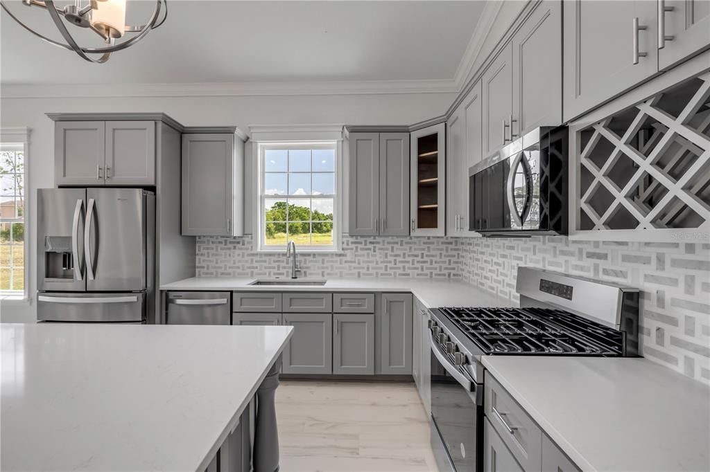 Под контрактом: $475,000 (3 спален, 2 ванн, 1900 Квадратных фут)