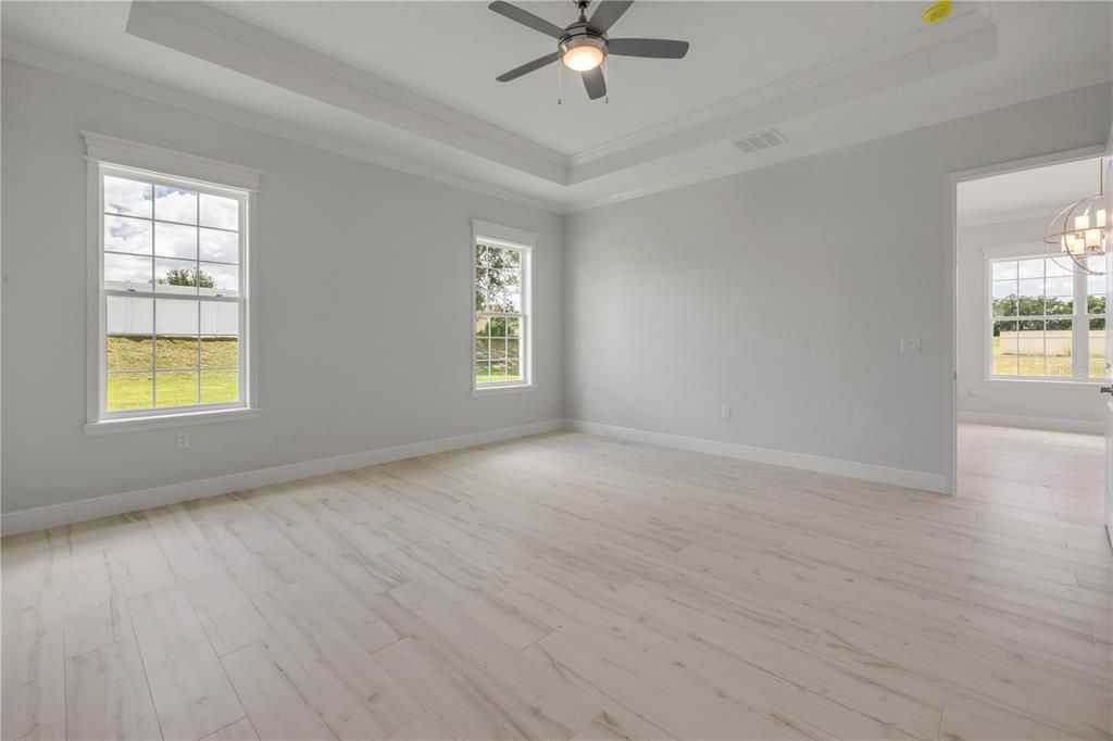 Под контрактом: $475,000 (3 спален, 2 ванн, 1900 Квадратных фут)