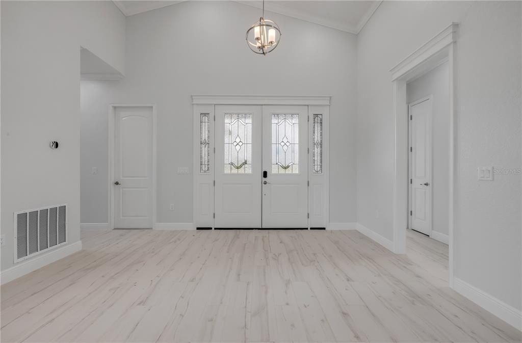 Под контрактом: $475,000 (3 спален, 2 ванн, 1900 Квадратных фут)